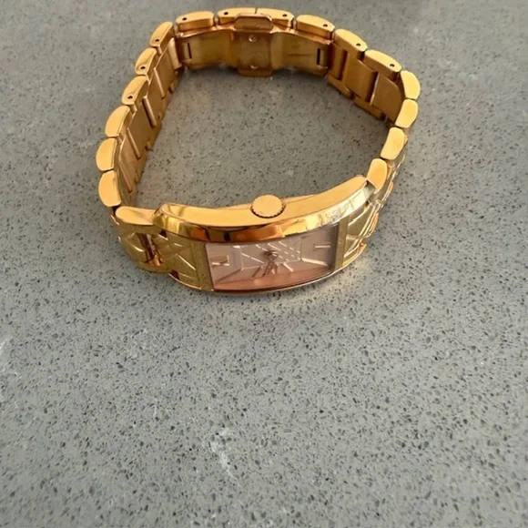 Burberry Women's Class Stainless Steel Silver Rose Gold Tone Quartz Movement EUC - Picture 4 of 16